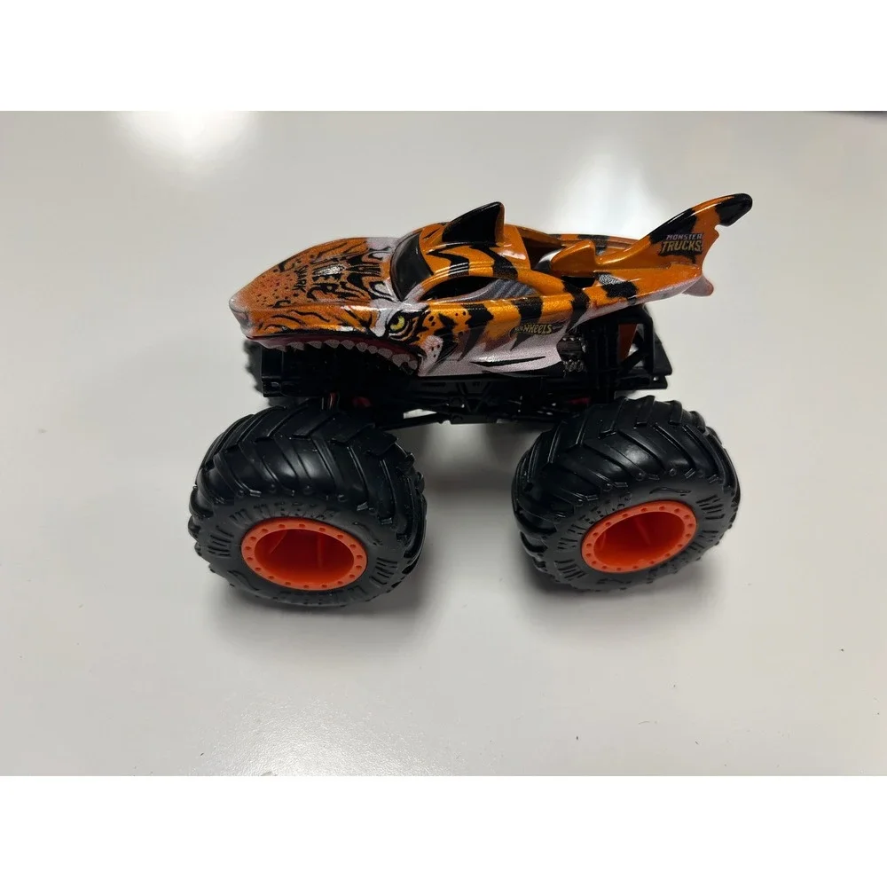 Hot Wheels Monster Trucks Grave Digger Tiger Shark Bone Shaker Several Lot 9 Pc